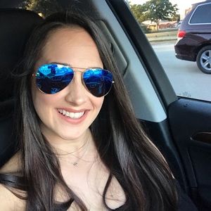 Meet your Posher, Cacassandra